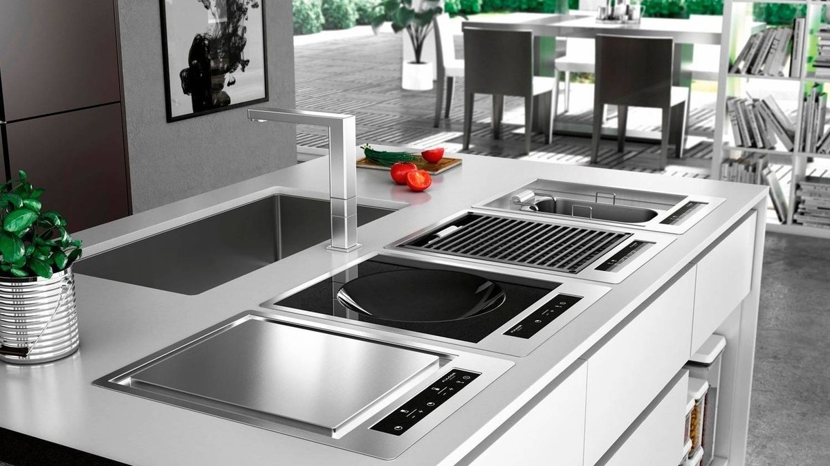 WOK-панель для кухни (черная, глянцевая, вторая слева)