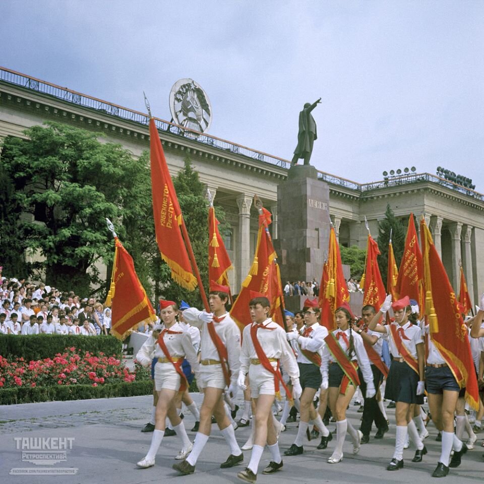 Пионеры ссср на красной площади