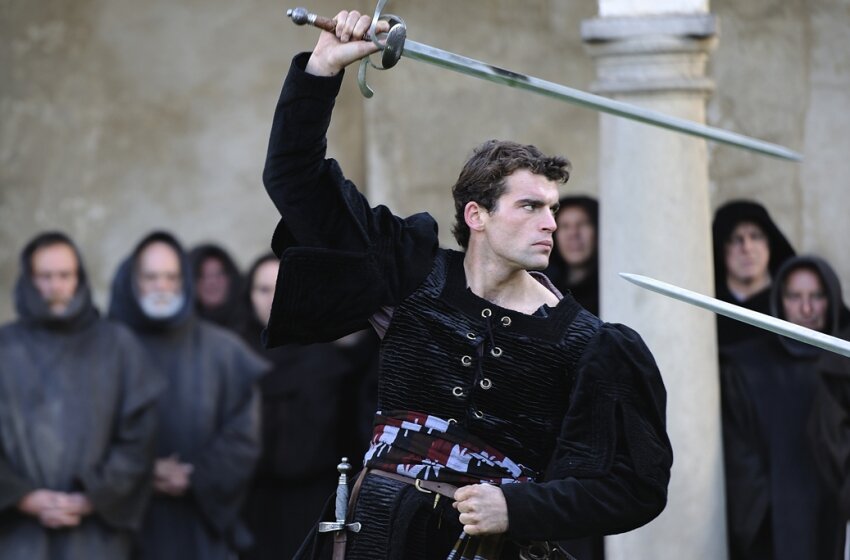 Стенли Вебер в роли Хуана Борджиа.