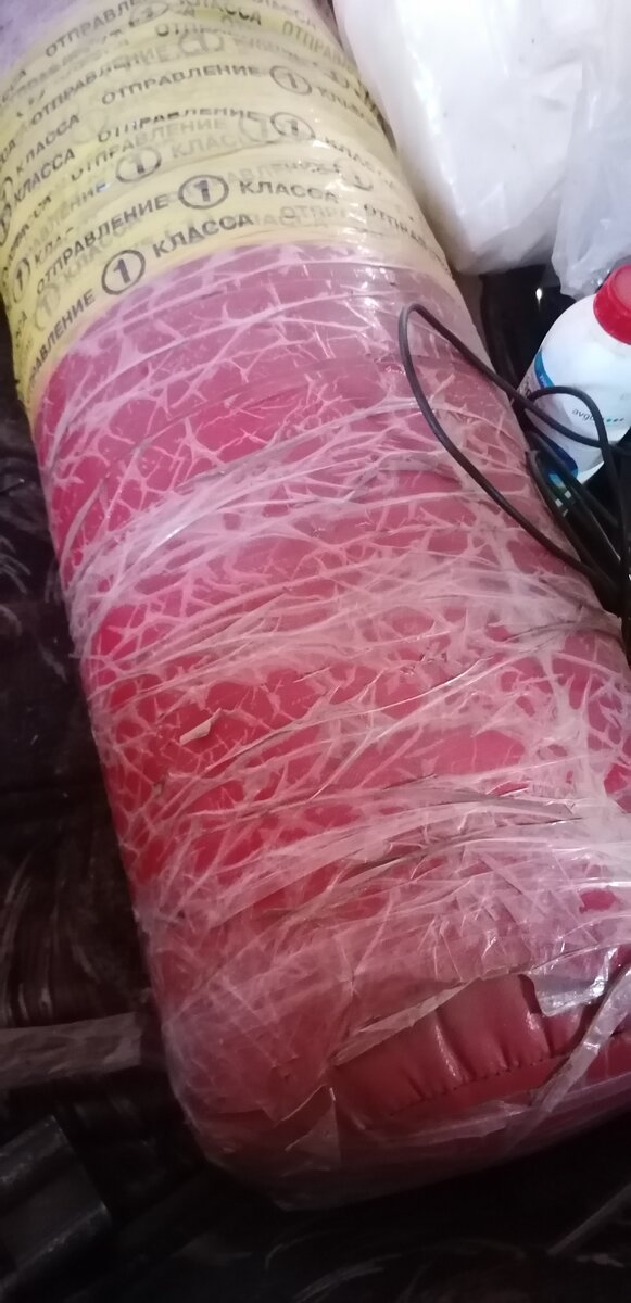 Сейчас она лежит в кладовке, а всякие надписи и картинку, он замотал скотчем. 