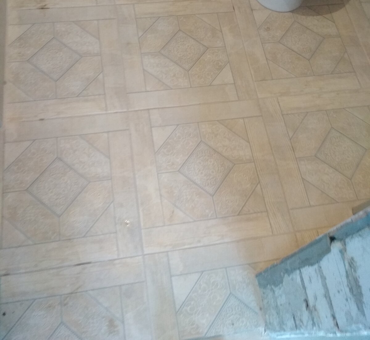 Пол в ванной. Любовь с первого взгляда и по цене не дорого.