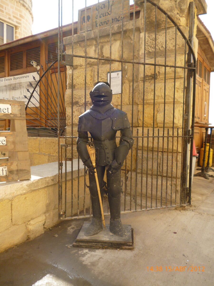 На Мальте повсюду можно увидеть доспехи и разную атрибутику связанную с рыцарями