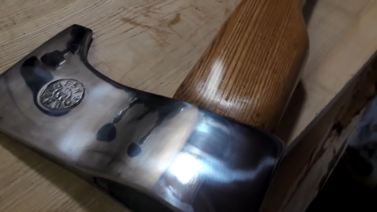 Получился отличный топор...