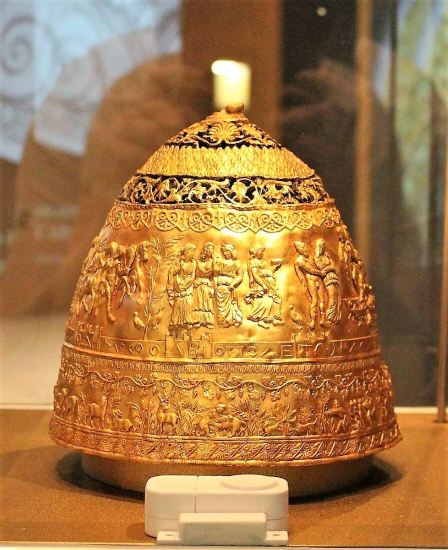 «Тиара Сайтаферна», 1895 год, золото, чеканка. Автор - Израиль Хацкелевич Рухомовский. Лувр, Париж