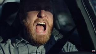 кадр из рекламного ролика Audi намекает, что не все так просто с предновогодней подготовкой