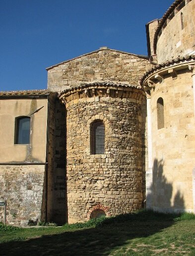 Апсида капеллы Каролингов, в настоящее время ризница церкви. Фото из интернета