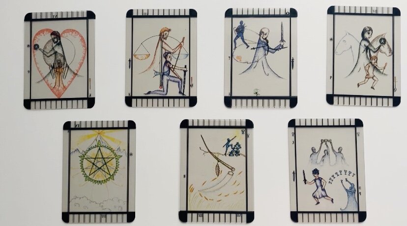 Гадание онлайн на картах таро: Как он к вам относится на сегодняшний день. Три варианта. Фото автора 