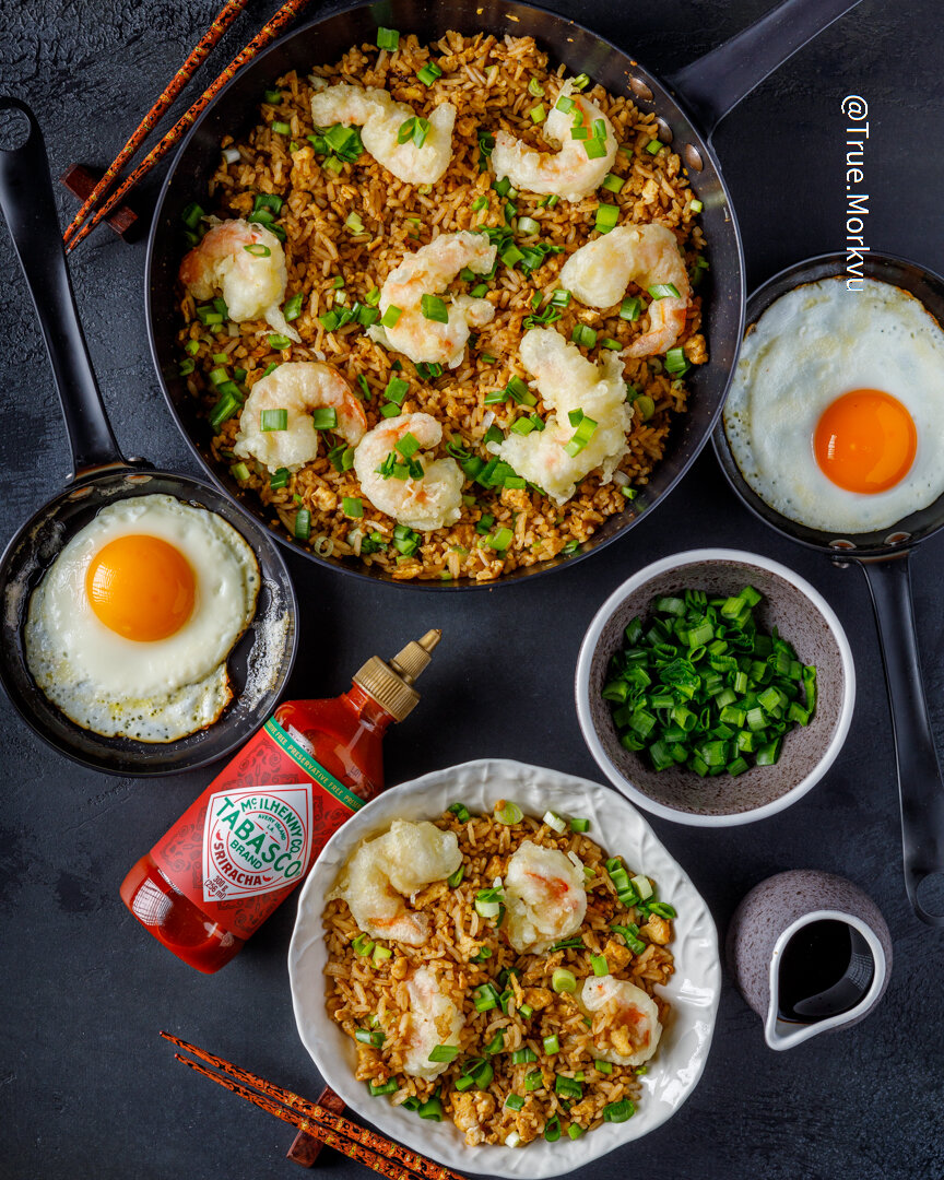 Простой жареный рис с опциональными креветками🍤