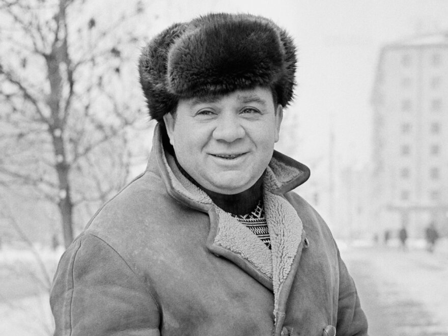 Великий советский актер Евгений Павлович Леонов родился 2 сентября 1926 года в Москве. Лицом и комплекцией Женя походил на мать - Анну Ильиничну.-2