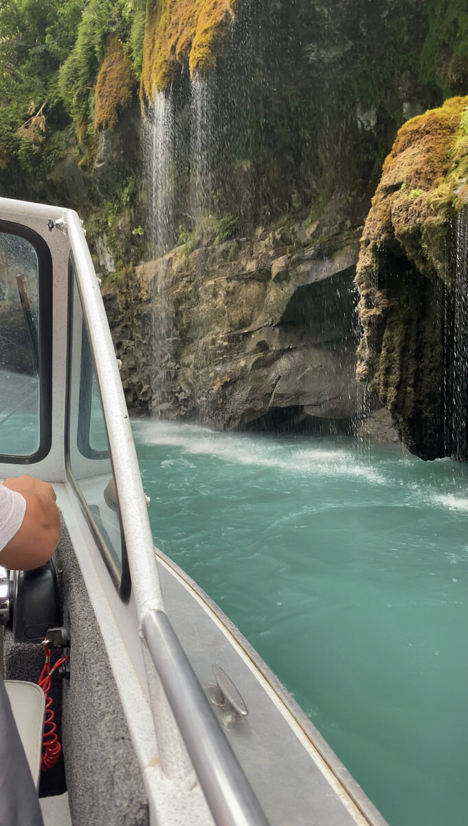 Водопады в Сулакском каньоне по реке Сулак