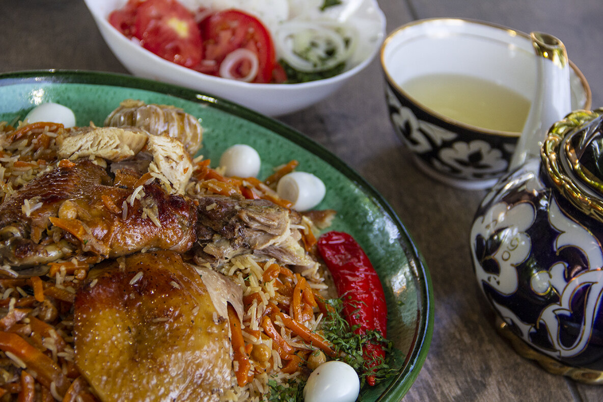 Плов из риса Басмати с курицей.