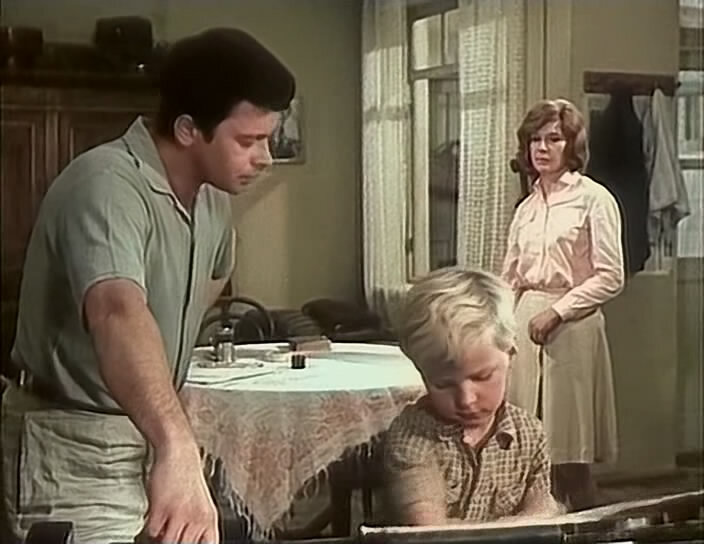 Поначалу папа предстал совсем не добрым...