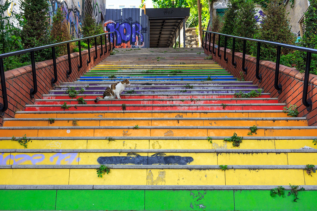 Цветной парк. Разноцветная лестница в Стамбуле. Цветная лестница в Стамбуле. Радужная лестница в Стамбуле. Радужные ступеньки.