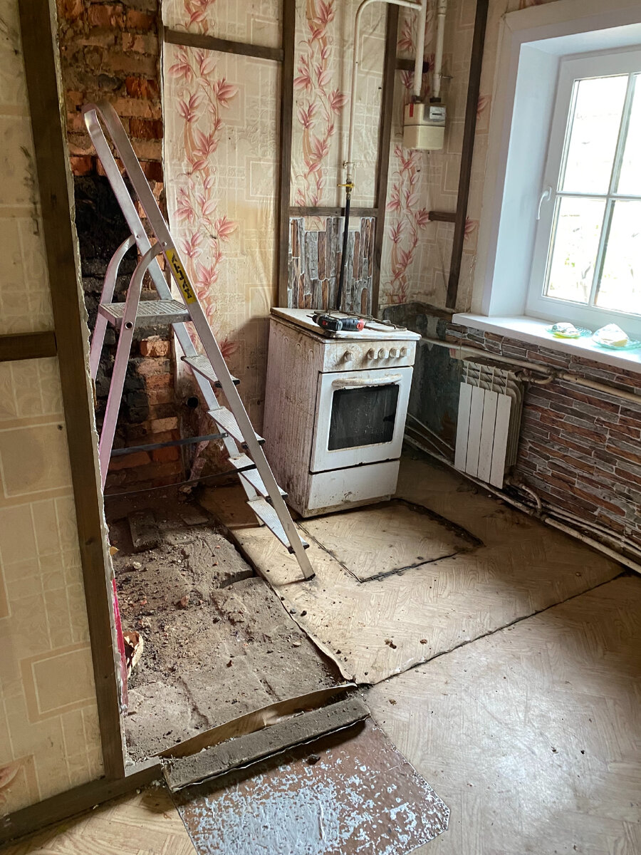 Вот это место которое занимала печь парового отопления!!