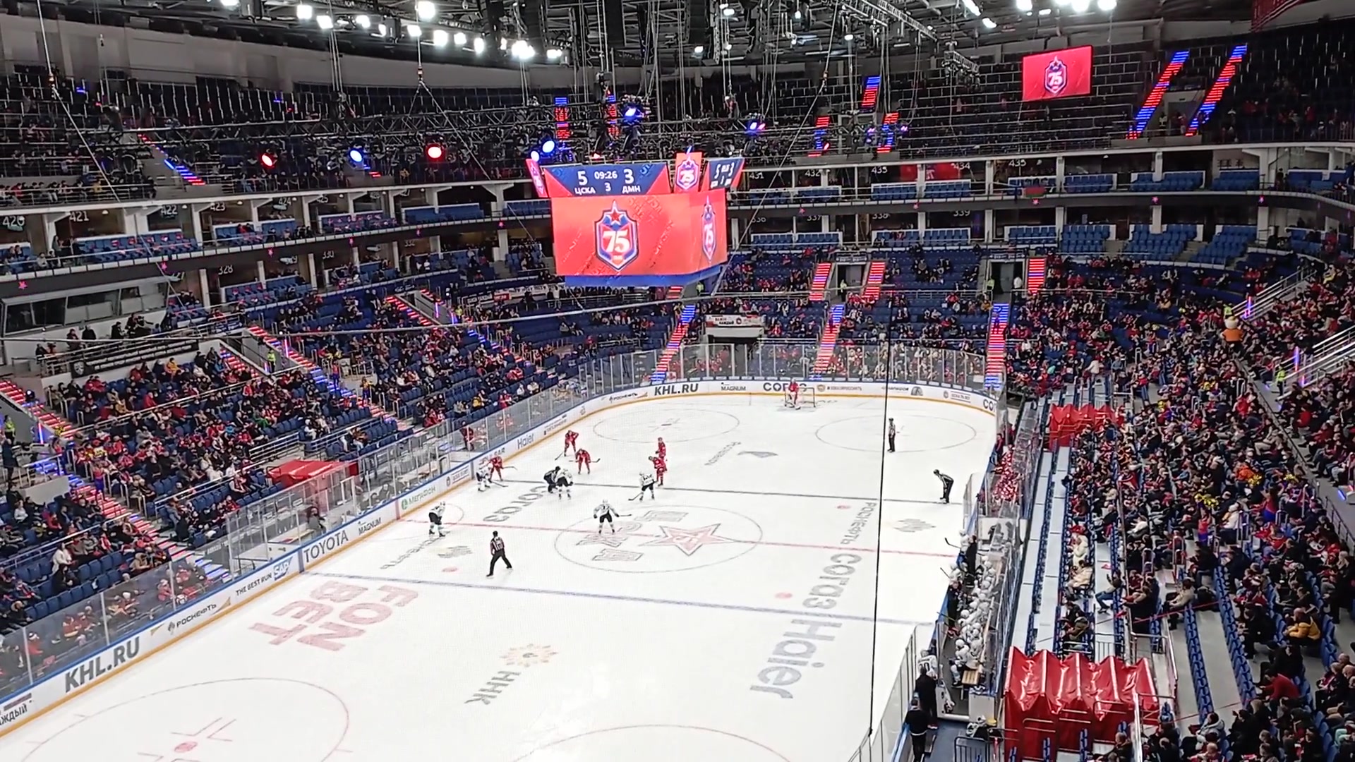 Хоккейная трибуна