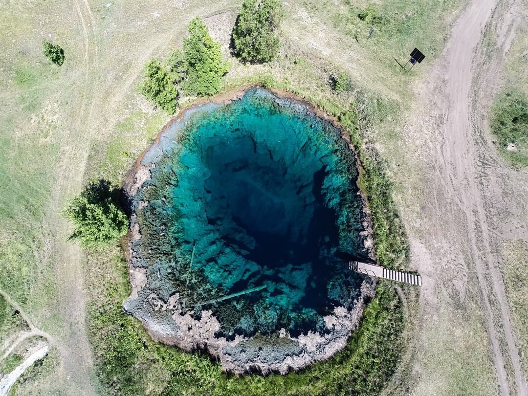 Голубое озеро, вид сверху.