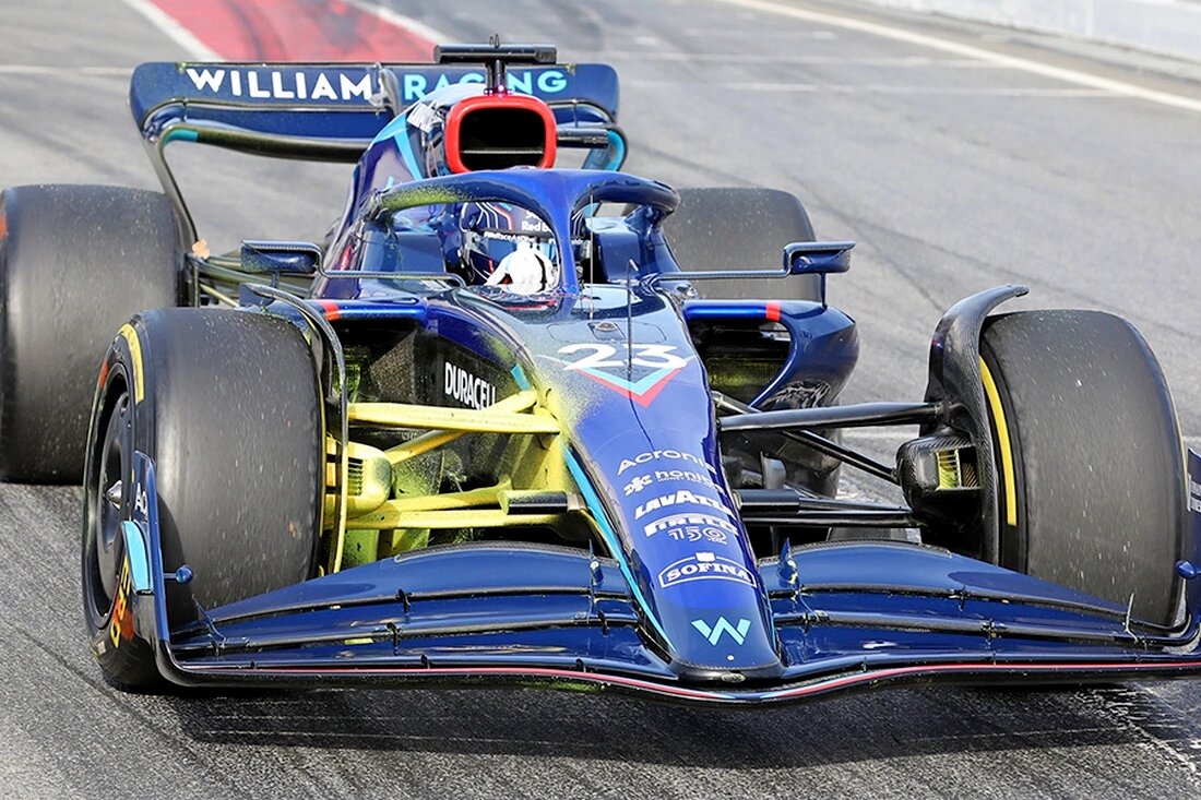 Использование краски на болиде FW44