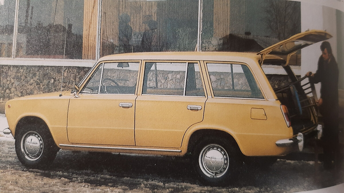 "Универсал" из Тольятти в действии. (Фото из книги Э. Томпсона "Легковые автомобили СССР: полная история. - М.: КоЛибри, Азбука-Аттикус, 2019). 