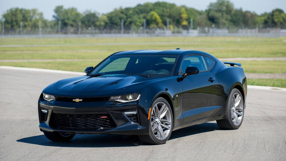 Chevrolet Camaro белая 6 поколение