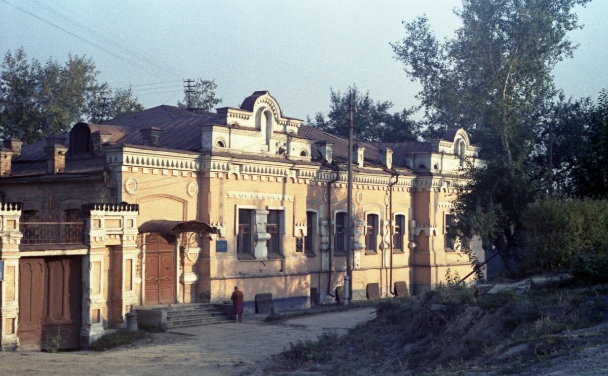 Дом отставного военного инженера Ипатьева в подвале которого в ночь с 16 на 17  июля 1918 года был расстрелян Николай II с семьёй.