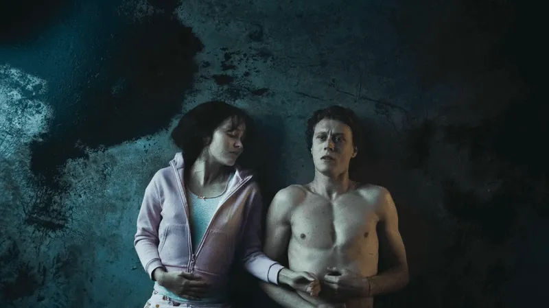 Поворот не туда наследие 2021. Кейт / kate (2021). Чедвик боузман в фильме 21 мост. Лучшие триллеры 2021 года. Дензел вашингтон дьявол.