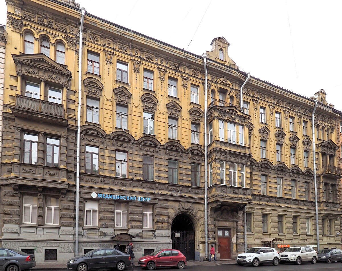 Доходный дом Вельяшева является ярким представителем стиля эклектики. Построен в 1878 архитекторов Н.Ф. Беккером. 