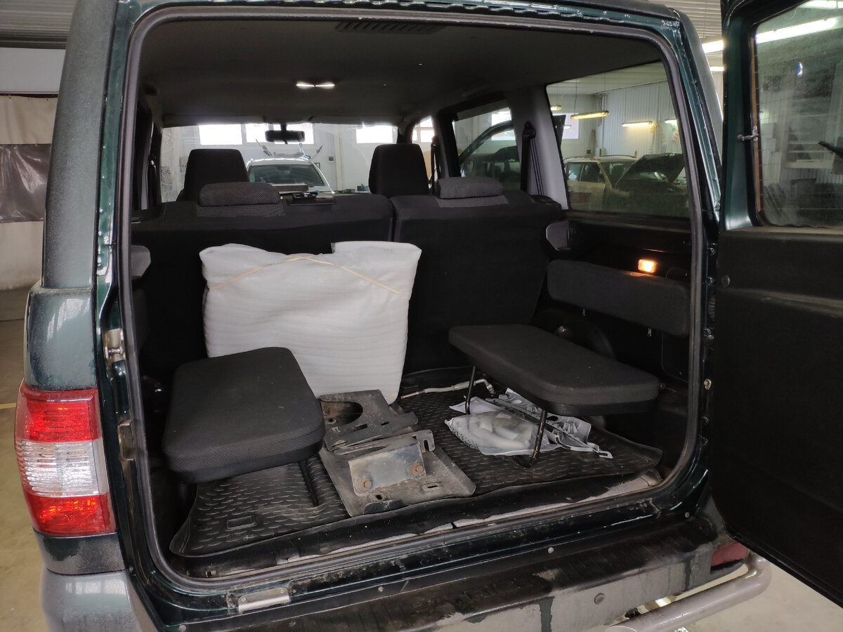 Полное отсутствие поручней или ручек чтобы держаться.