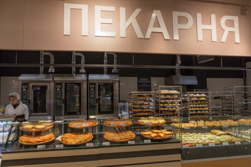 Плюшка кафе пекарня. Пекарня плюшки от души спб. Пекарня моя булочка. Пекарня плюшки от души спб. Булочки в магазине.