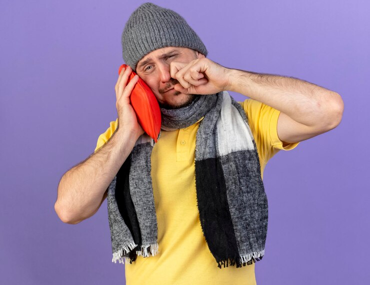 https://ru.freepik.com/free-photo/sad-young-blonde-ill-slavic-man-wearing-winter-hat-and-scarf_14585892.htm#query=%D1%81%D0%BB%D0%B5%D0%B7%D1%8B&position=5&from_view=search&track=sph