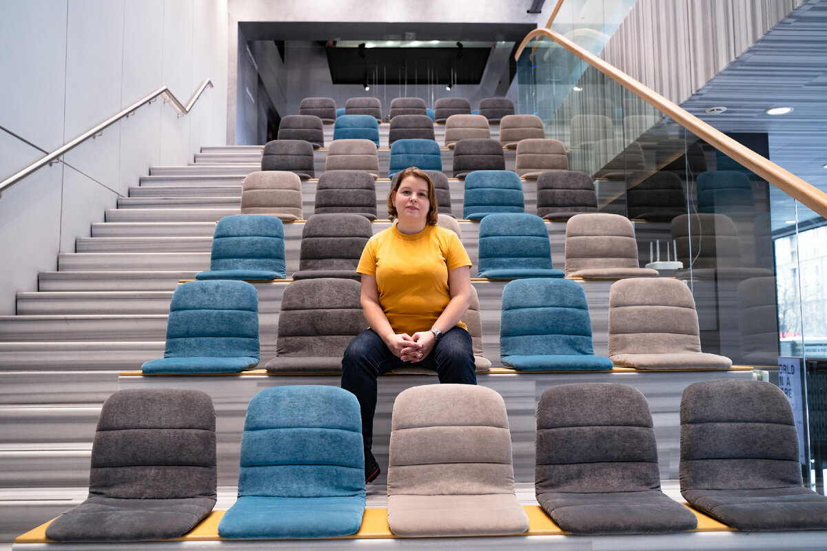 Всем привет! Меня зовут Елена Сокол и я логопед практик. Я помогаю обычным мамам из нашей с вами жизни заниматься со своими детьми самостоятельно. Я адепт и практик семейного образования.