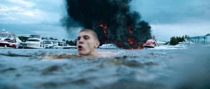 Иначе - те, кто не слинял - см. взрыв на заднем фоне