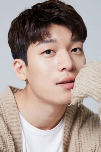  Актер Ви Ха Джун