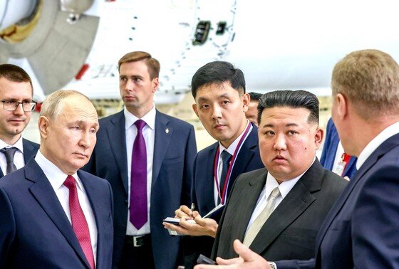    Владимир Путин и Ким Чен Ын на космодроме Восточный
