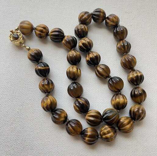 Экспортный Китай. Бусы из тигрового глаза. Форма бусин имеет название melon, то есть дыня