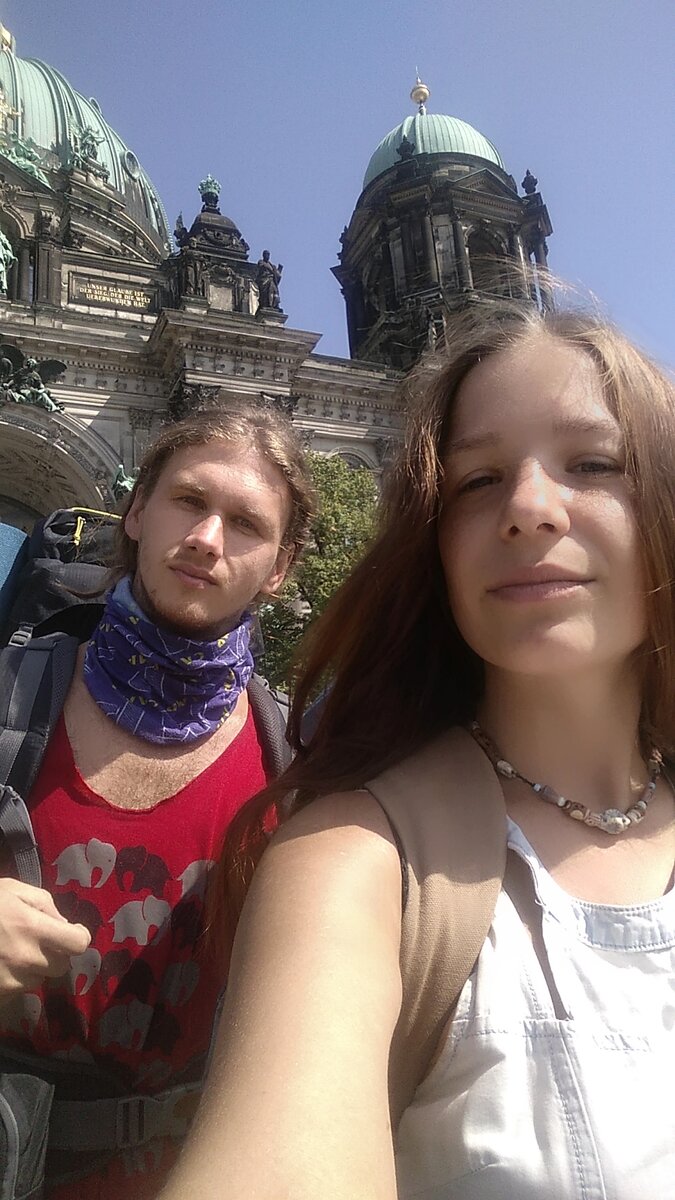 А это мы довольные тем, что добрались автостопом из Москвы до Берлина :)