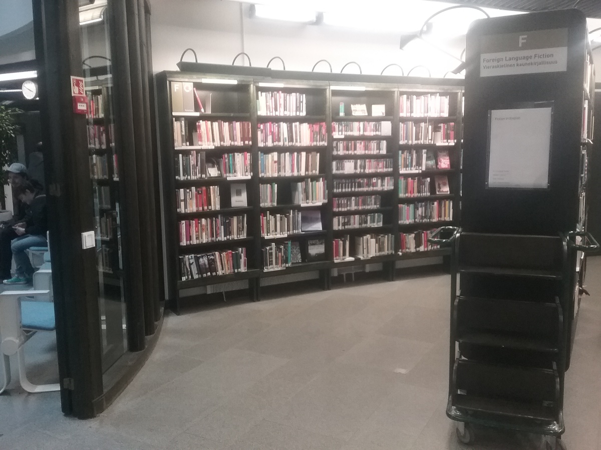 Библиотека - это не только полка с книгами. Фото автора.