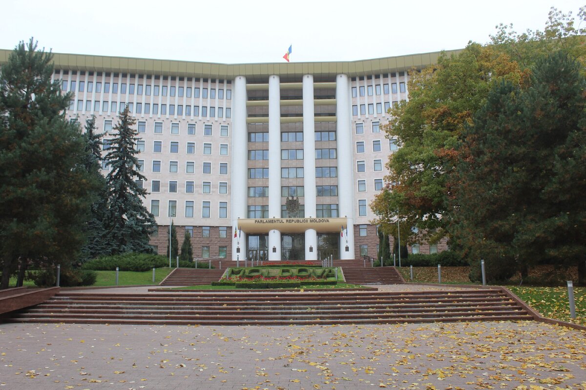 Здание парламента Молдавии