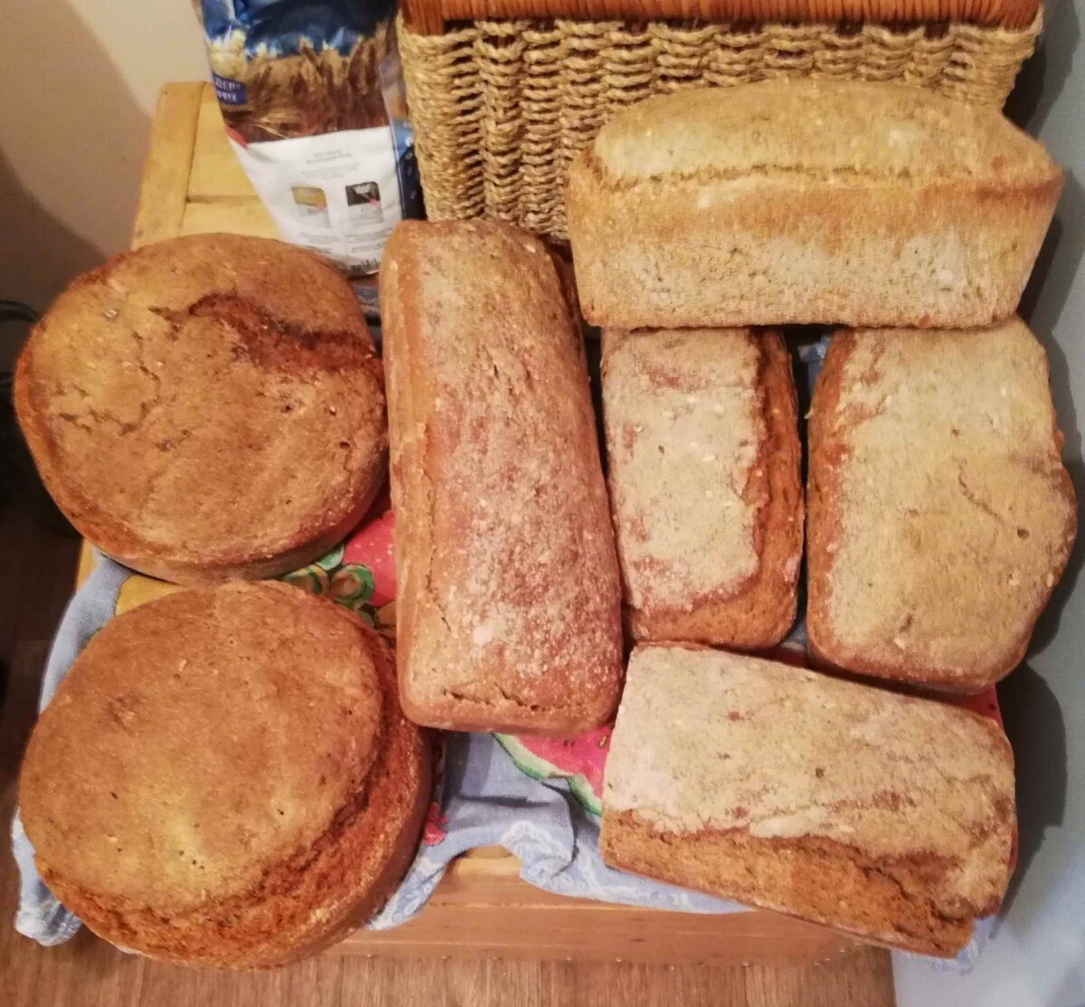 Хлеб ржаной на хмелевой закваске. Тигровый хлеб в упаковке. Хлеб хмелевой бездрожжевой. Бездрожжевой хлеб. Хлеб пшеничный на ржаной хмелевой закваске.