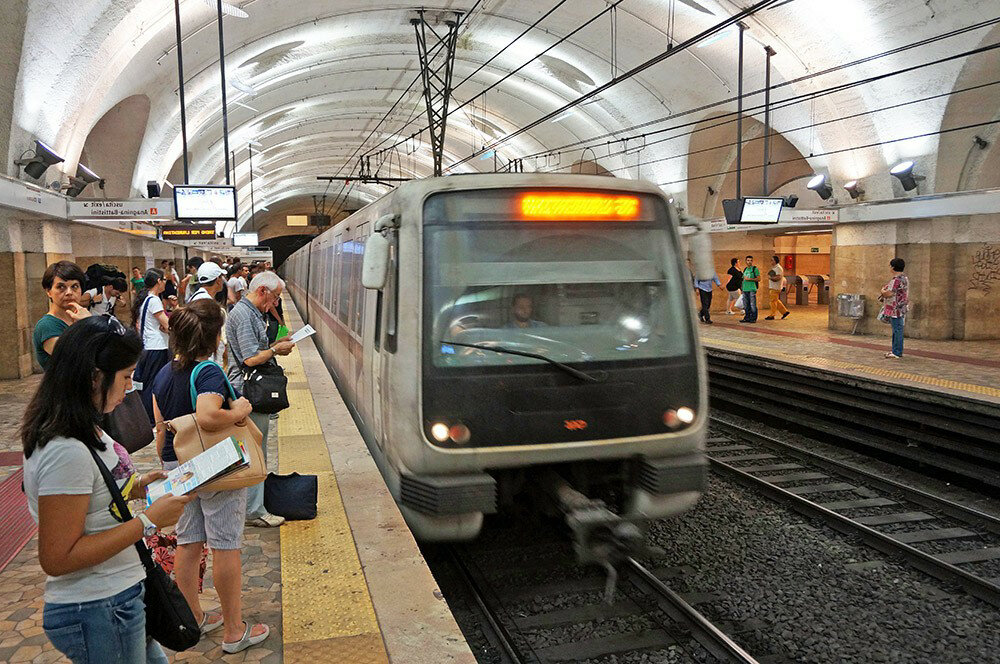 Метро в Риме