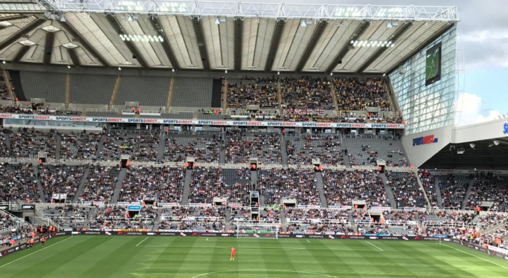 "Проплешины" трибун Сент Джеймс Парк