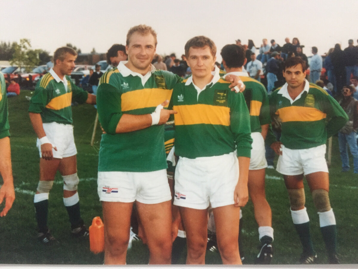 После второго матча со сборной провинции Саскачеван .Справа автор представленных материалов Константин Владимирович Некрасов . Слева Андрей Малинин .