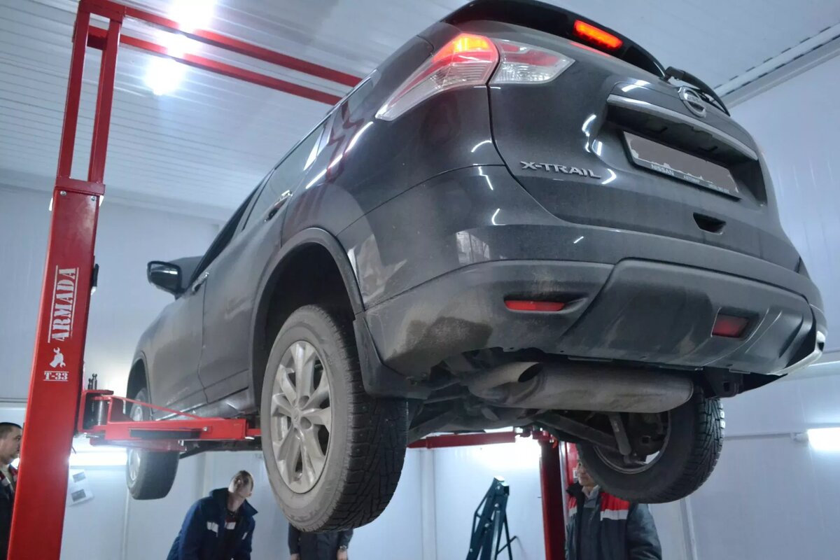 Nissan X-Trail T32 на подъемнике