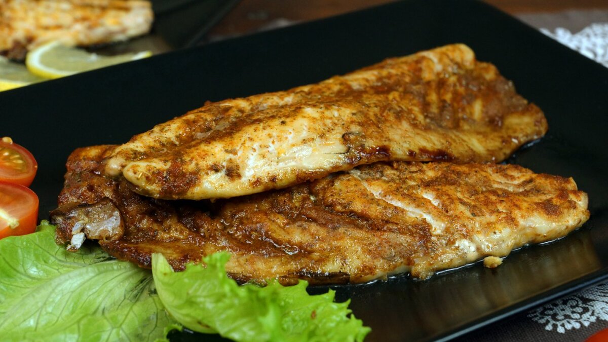 Сказать, что это вкусно- ни чего не сказать...Скумбрия  запекается в духовке буквально за 15 минут! На вкус приготовленная рыба имеет яркий вкус, свойственный средиземноморской кухне. Все ингредиенты подобраны  сбалансировано. Кто любит быстро и вкусно угостить себя и своих друзей – этот рецепт  для Вас.