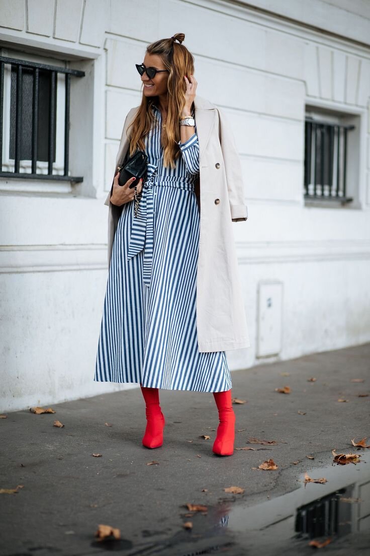 Платья-рубашки с вертикальными полосками визуально вытягивают силуэт. /Фото: i.pinimg.com