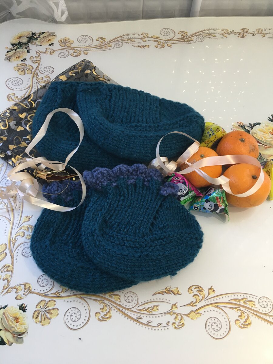 А это носки, которые я связала для деверя и его жены