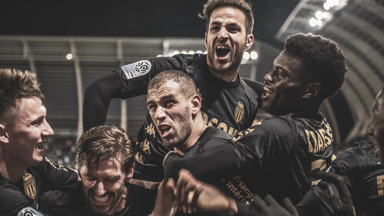 Игроки "Монако" празднуют второй гол