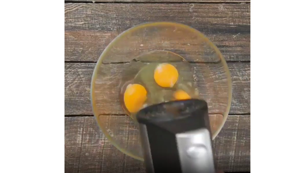 взбиваем яйца