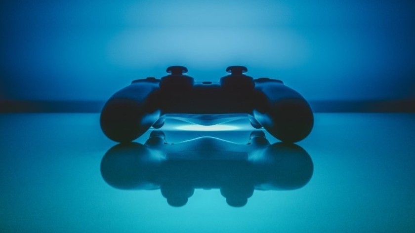 Для сравнения, производственная стоимость PlayStation 4 составляет $381, а продавалась она еще на старте за $399 (25 000 рублей). Таким образом, чтобы Sony не пришлось работать в убыток, цена PS5 может составить $470 (30 000 рублей).