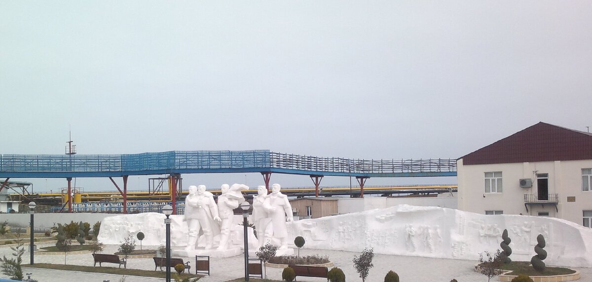 памятник нефтяникам 