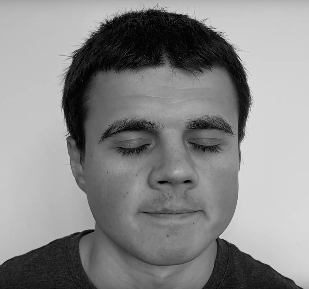 Чтец Максим Дзюбак